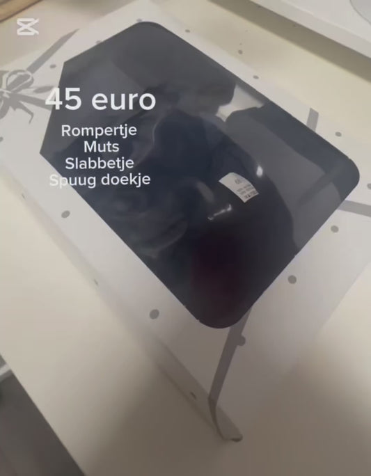 Gepersonaliseerde baby setje met geschenk box (kopie)