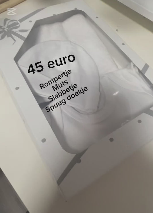 Gepersonaliseerde baby setje met geschenk box (kopie) (kopie)