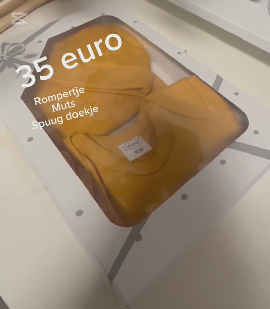 Gepersonaliseerde baby setje met geschenk box